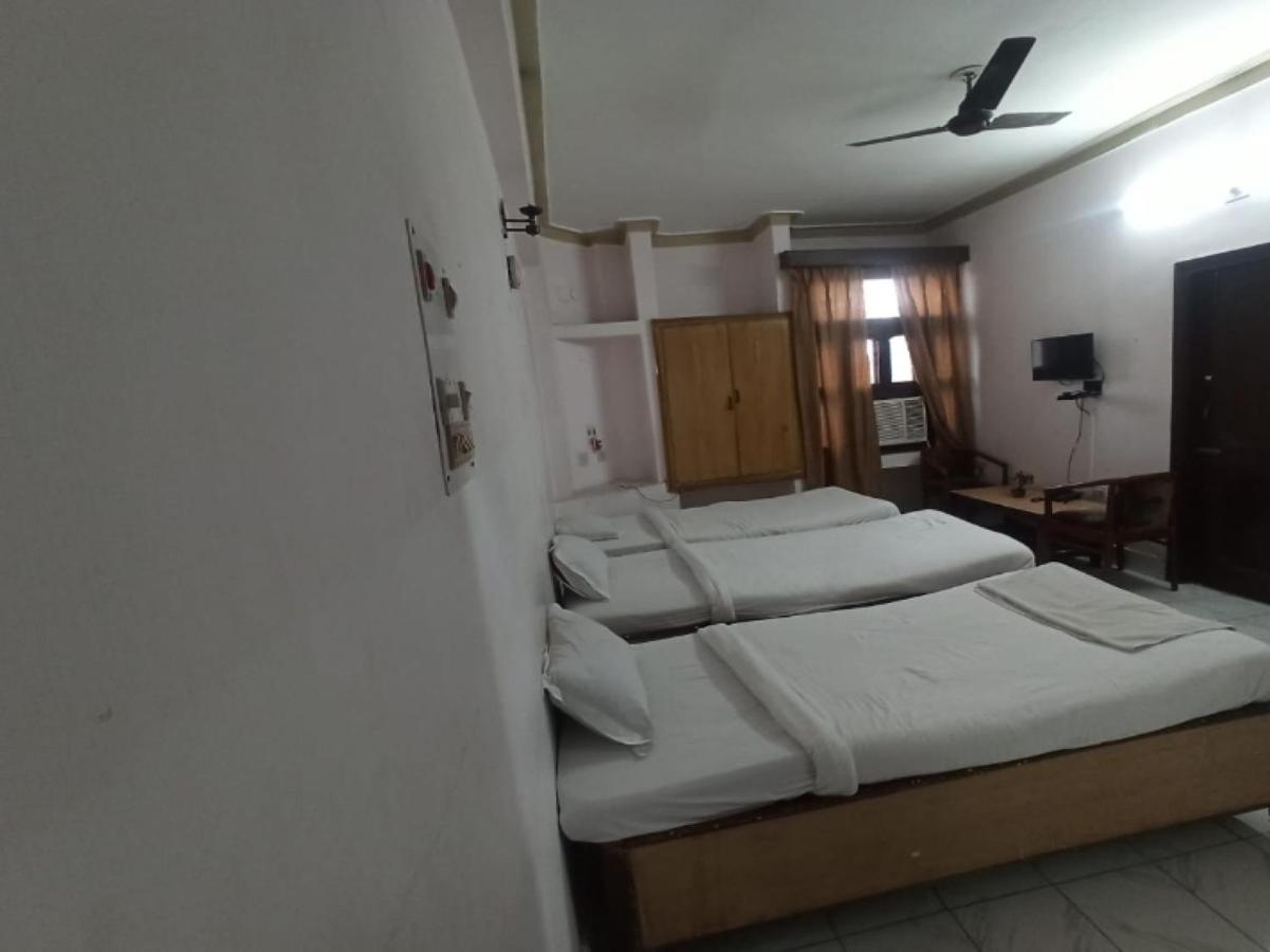 Oyo 80830 Hotel Buddha International Bodhgaya Bagian luar foto
